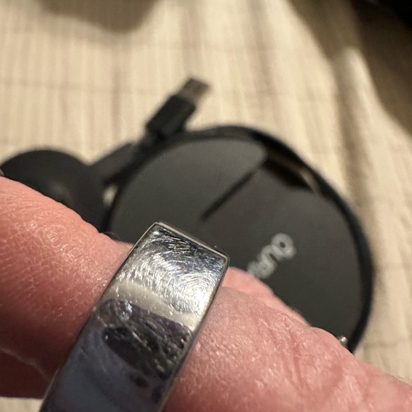 Gen 3 silver Oura ring size 8 - Picture 6 of 8